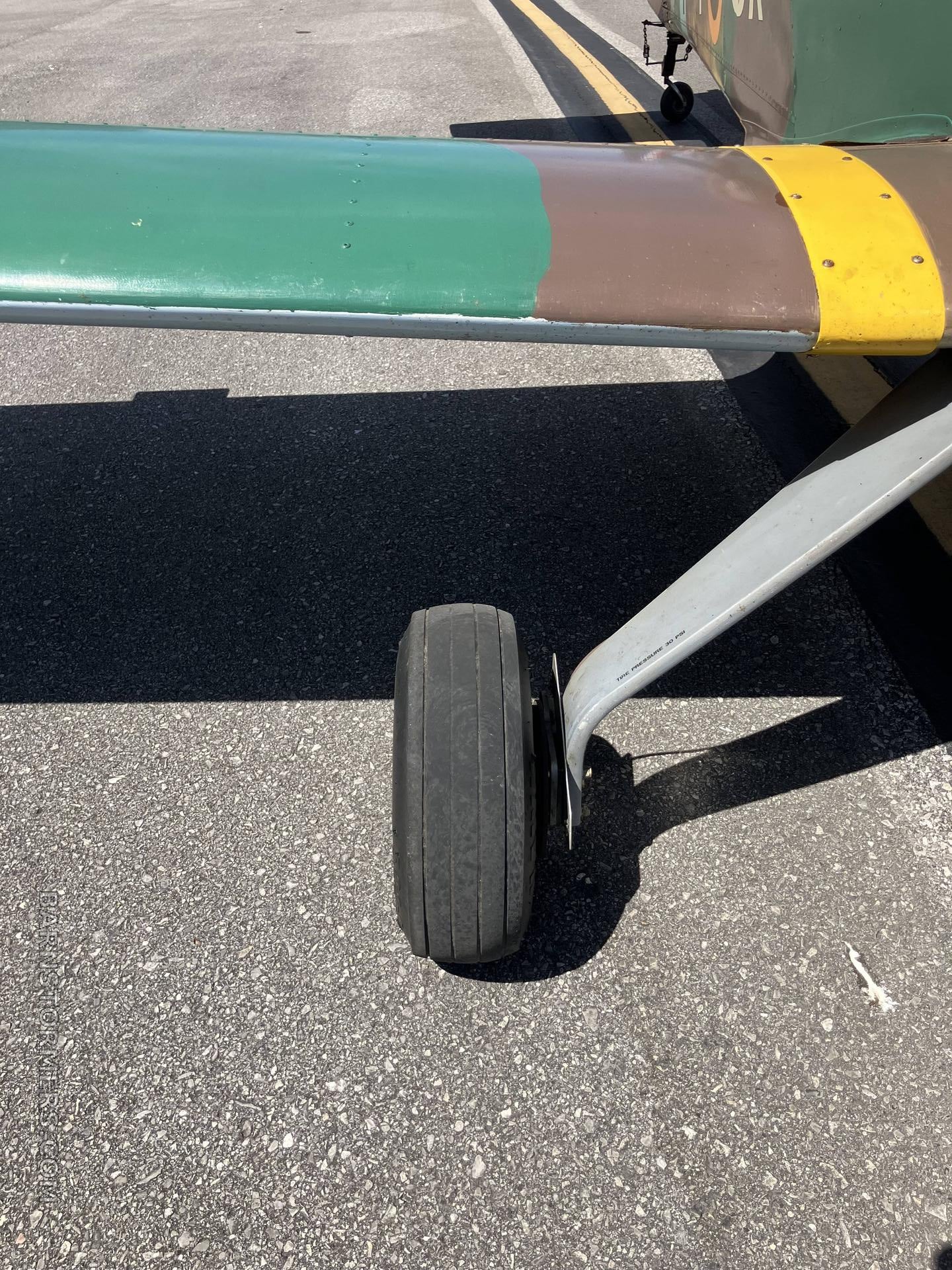 CX4 right main landing gear.