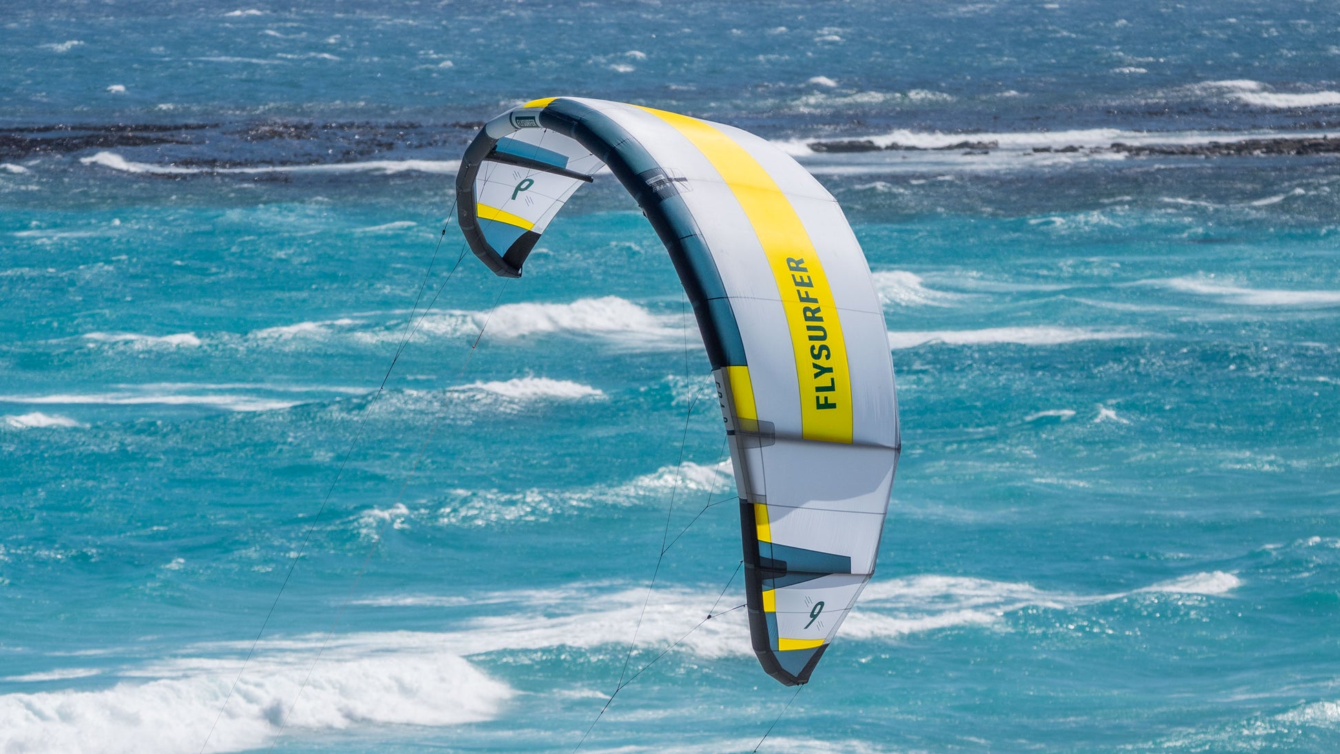 Picture of the high aspect ration of the ERA Leading Edge inflatable kite resulting in more hang time.